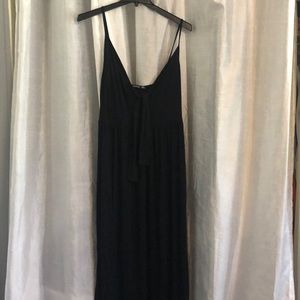 STRAPPY KNOT FRONT MAXI BLACK DRESS